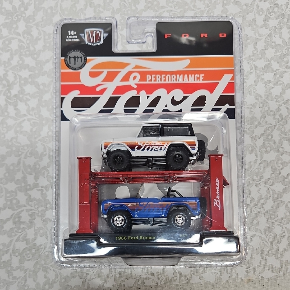 M2 Machines Performanc 1966 Ford Bronco Premium Die-cast R27 24-05 Lift